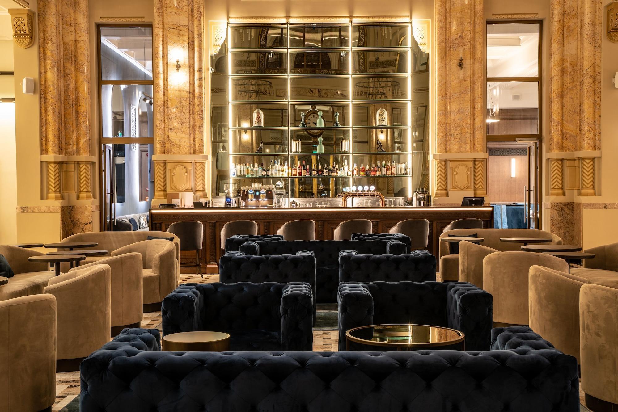The Marmorosch Bucharest, Autograph Collection Hotel Luaran gambar The bar at the Hotel de Crillon