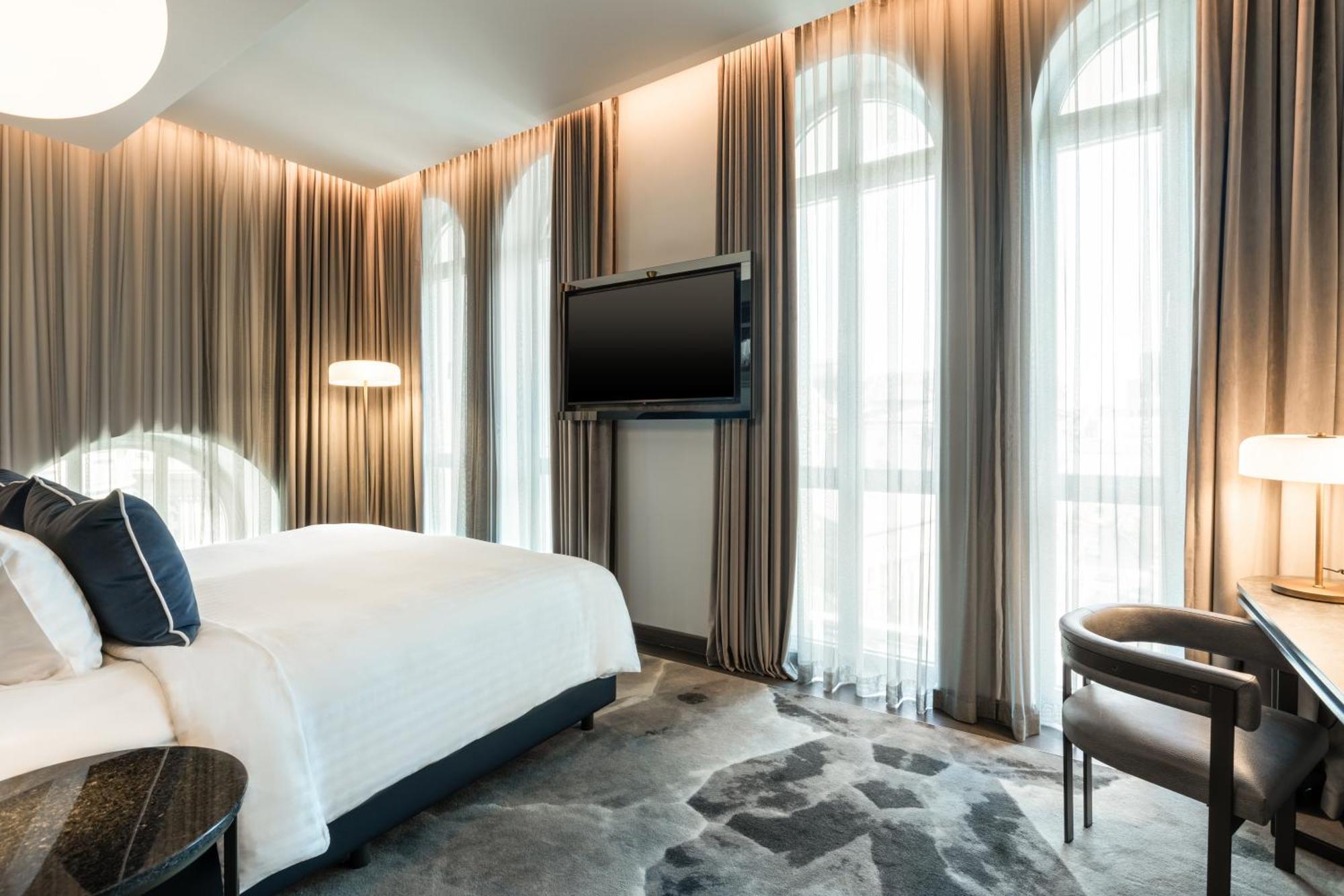 The Marmorosch Bucharest, Autograph Collection Hotel Luaran gambar A bedroom at the hotel